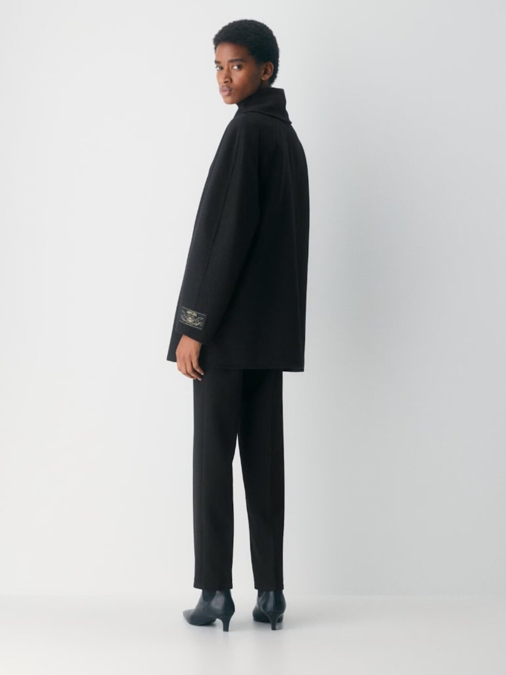 Aritzia - The Mezzanine Double-Faced Coat - Luxe (Re)Wool - Picture 5 of 16